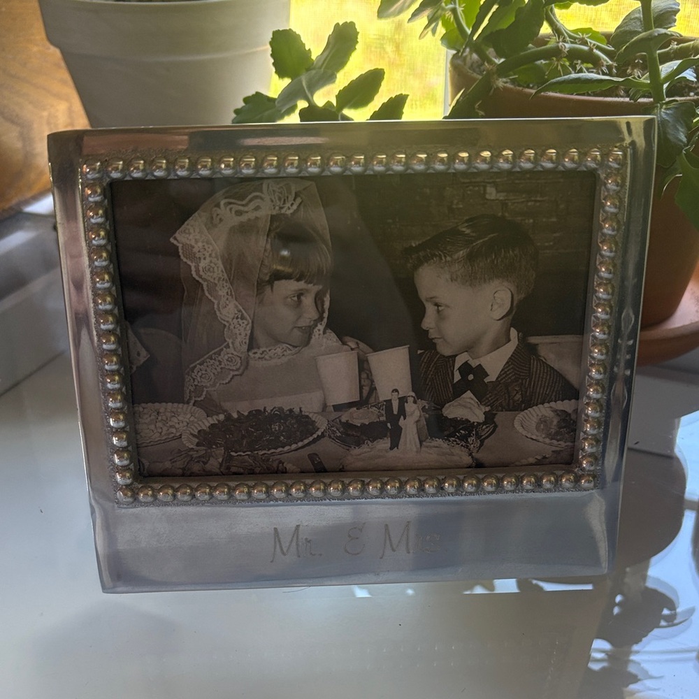Silver Mr. & Mrs. Photo Frame